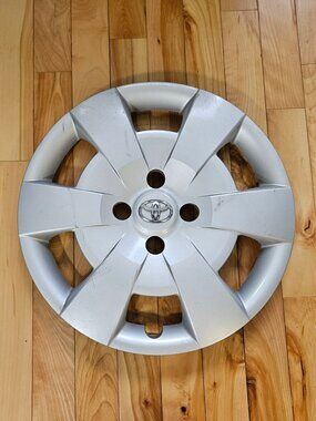 TOYOTA HUBCAP 15 inch OEM 42602-52410